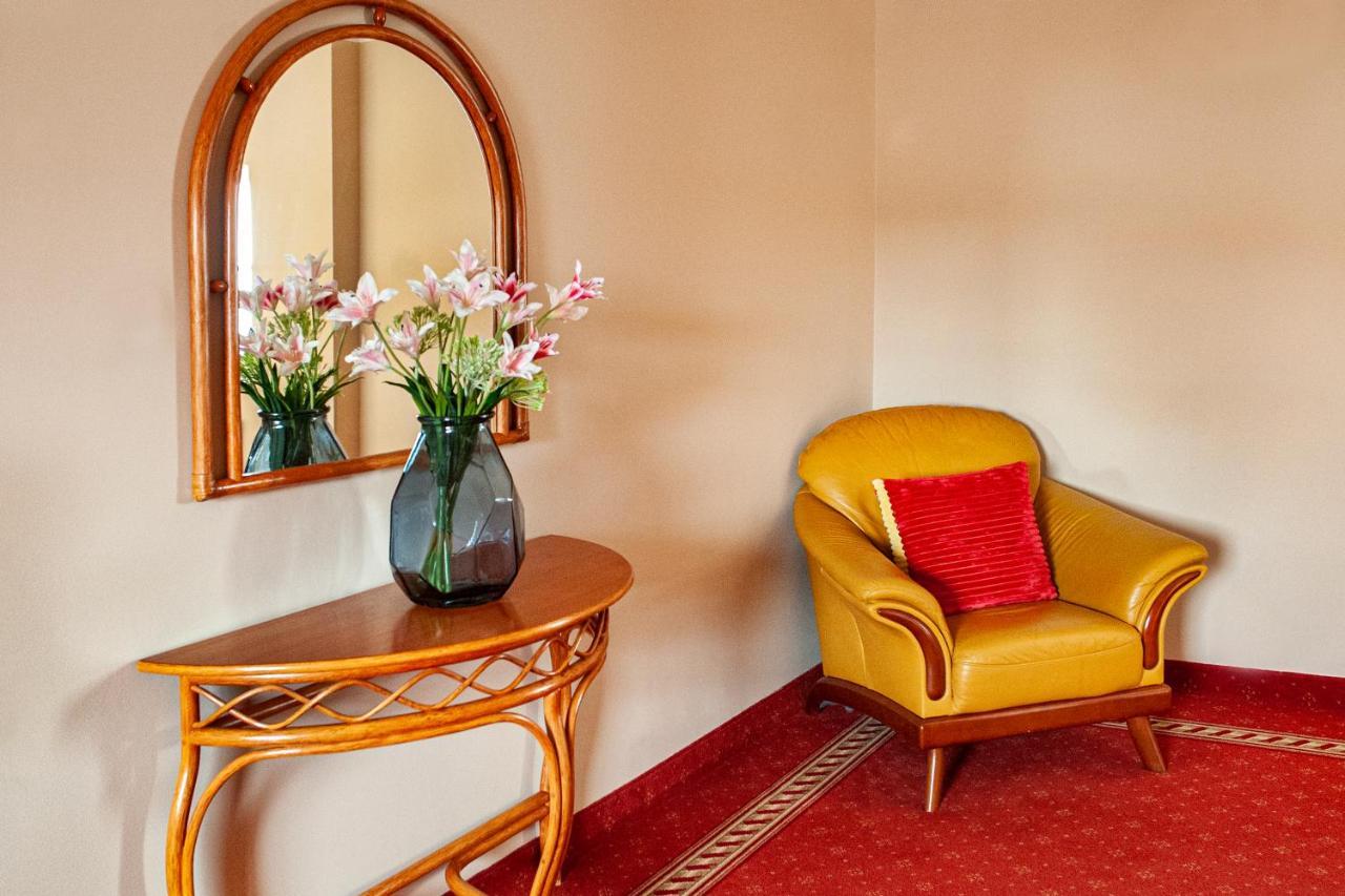 Hotel Spichlerz Lubawa Экстерьер фото